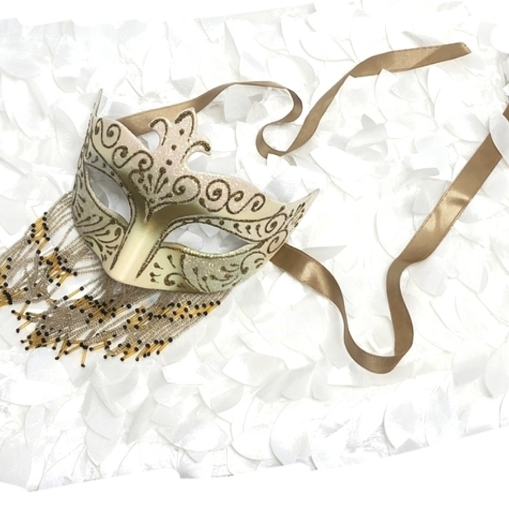 Gold masquerade ball mask - Picture 4 of 5